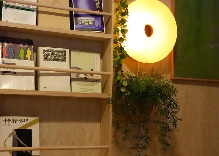 A Wood Gallery Designed To Your Taste And A Modern Hideaway Neat Wood Interior 4-minute Walk From Yeonsinnae Station, Near The Station Apartamento